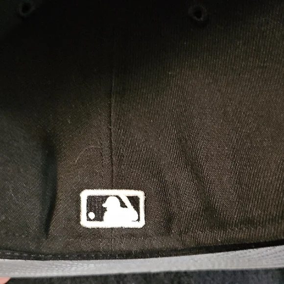New Era Black and White NY Cap - Picture 2 of 4